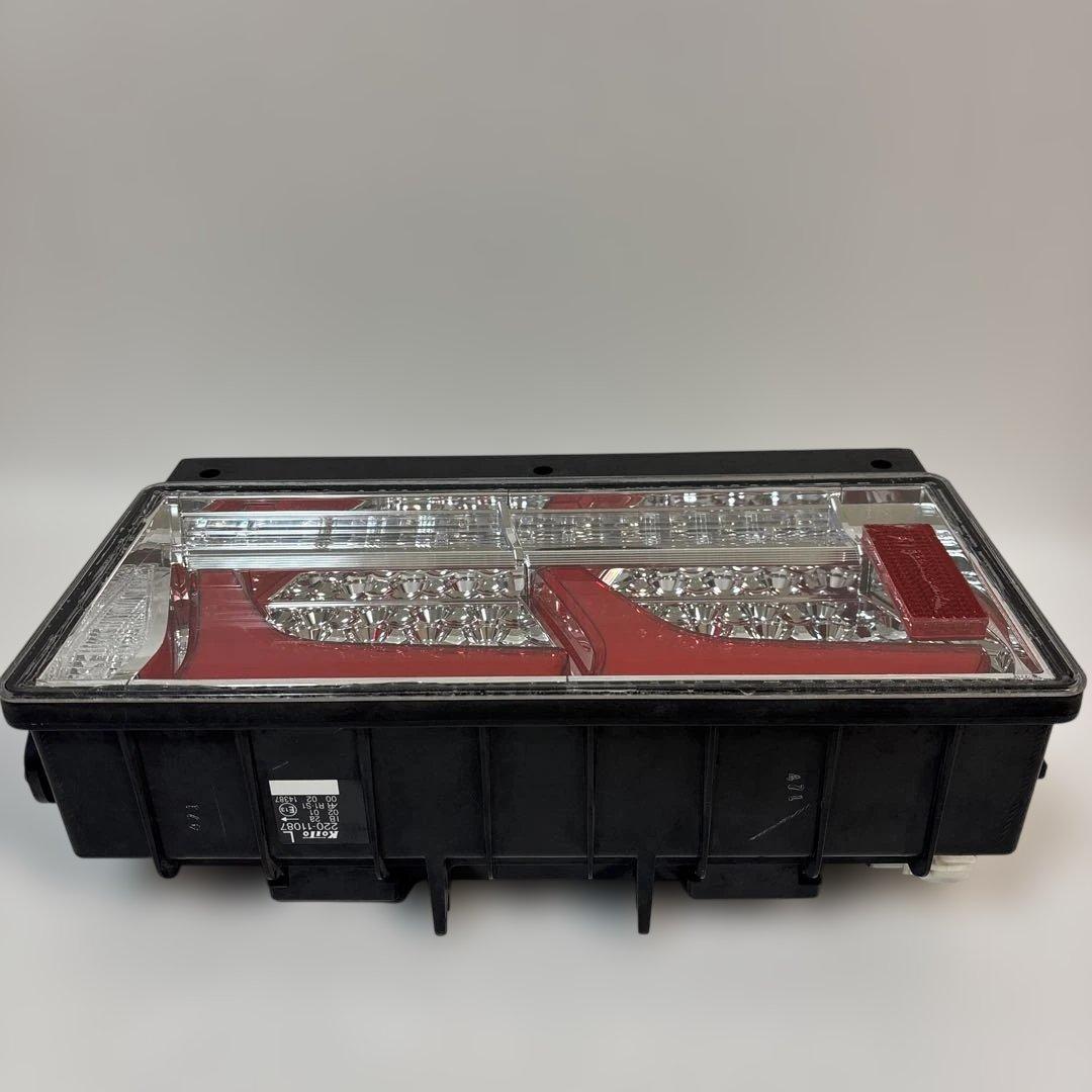 NO19 小糸　トラック用 4t 10t ノーマルタイプ（助手席側）左