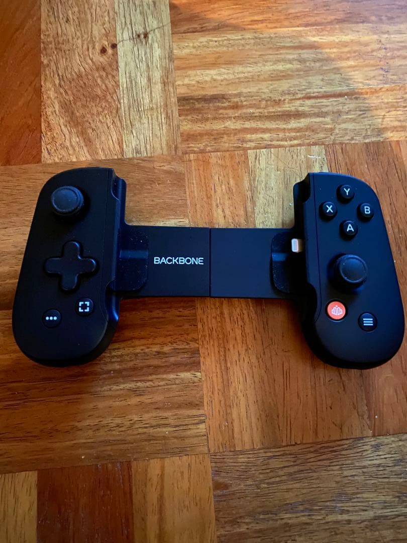 iPhone用Backbone One モバイル ゲーミング コントローラー