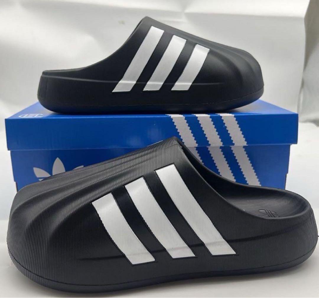 アディダスadidasサンダル　スリッパ42(26.5)