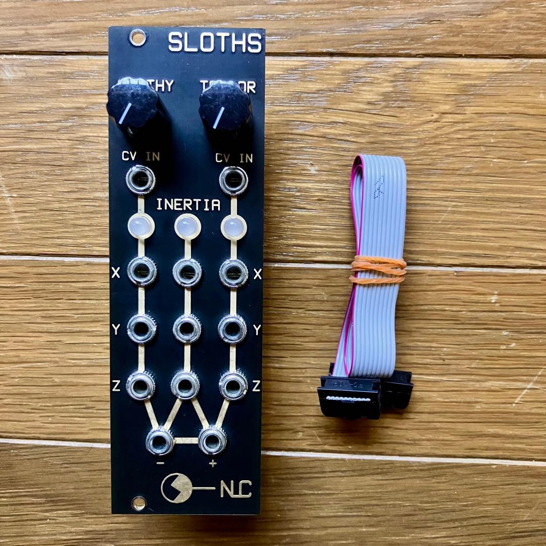 TRIPLE SLOTHモジュラーシンセサイザー