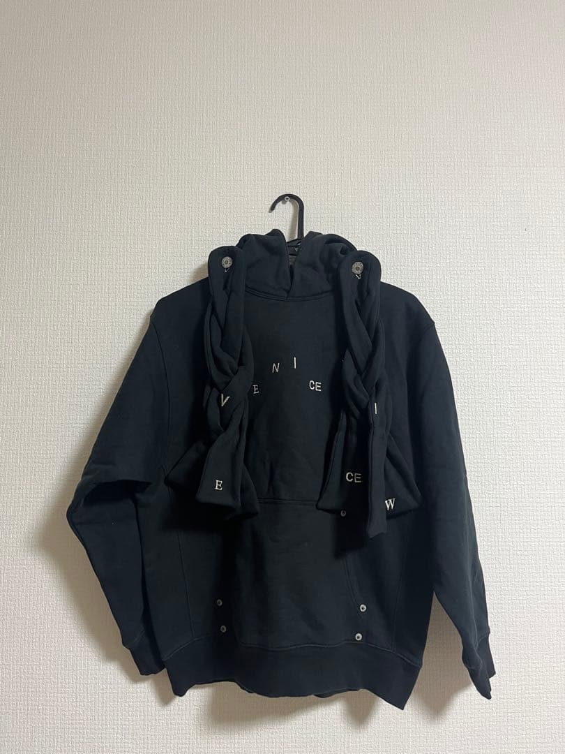 venicew Living hoodie/チェオン着用