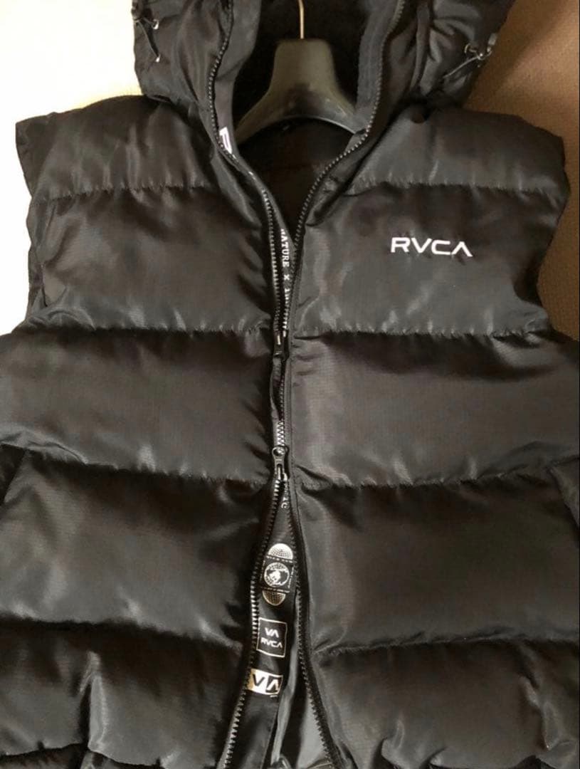 RVCA ブラック ダウンベスト Mサイズ　フード付き