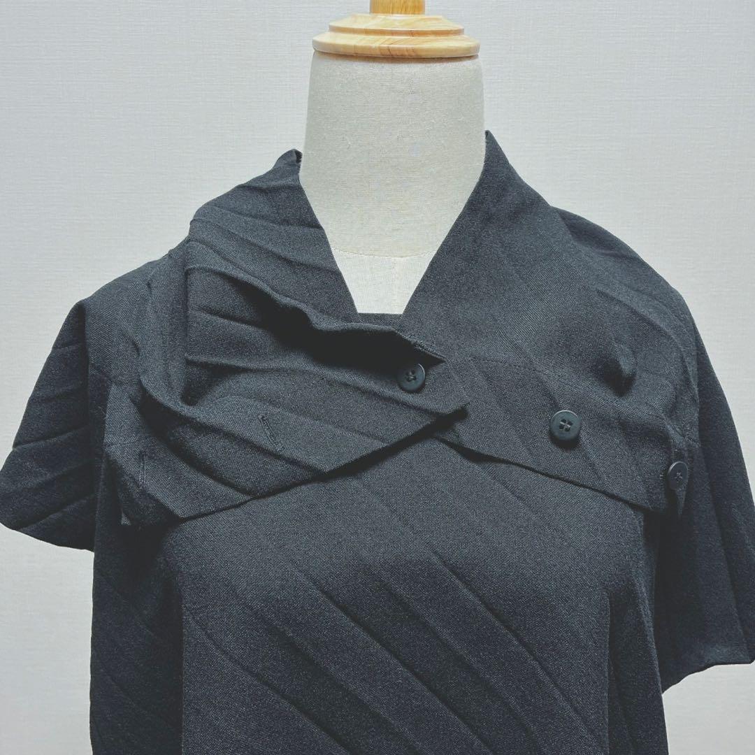 ミーイッセイミヤケ　ボタン付き変形ハイネック　プリーツ　トップス　チュニック　黒