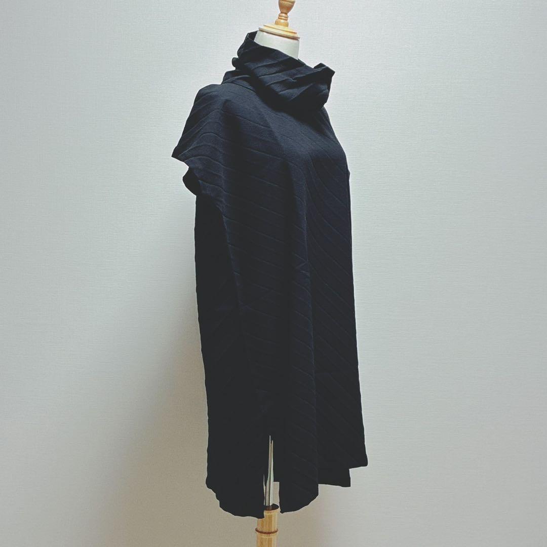 ミーイッセイミヤケ　ボタン付き変形ハイネック　プリーツ　トップス　チュニック　黒