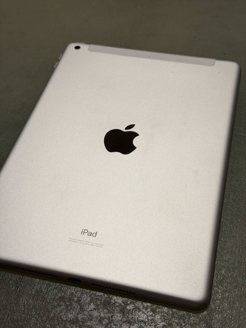 iPad 第8世代 32GB Wifi + Cellular