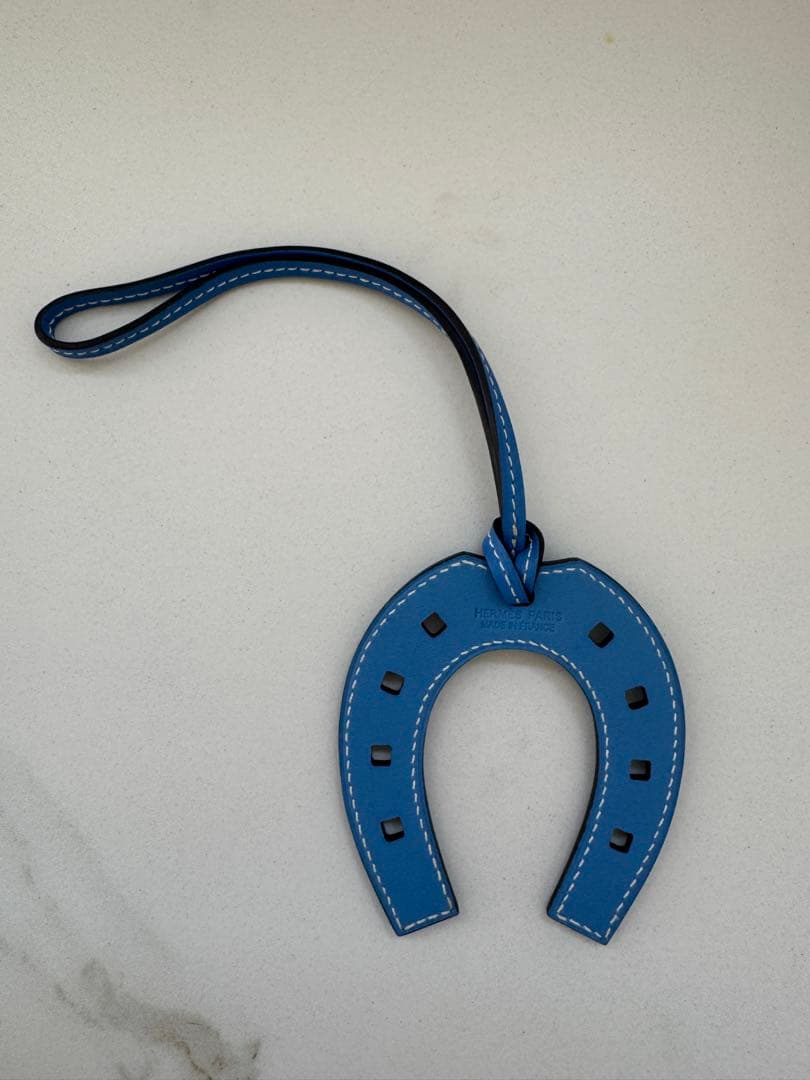 HERMES エルメス馬蹄型レザーチャーム　青　美品