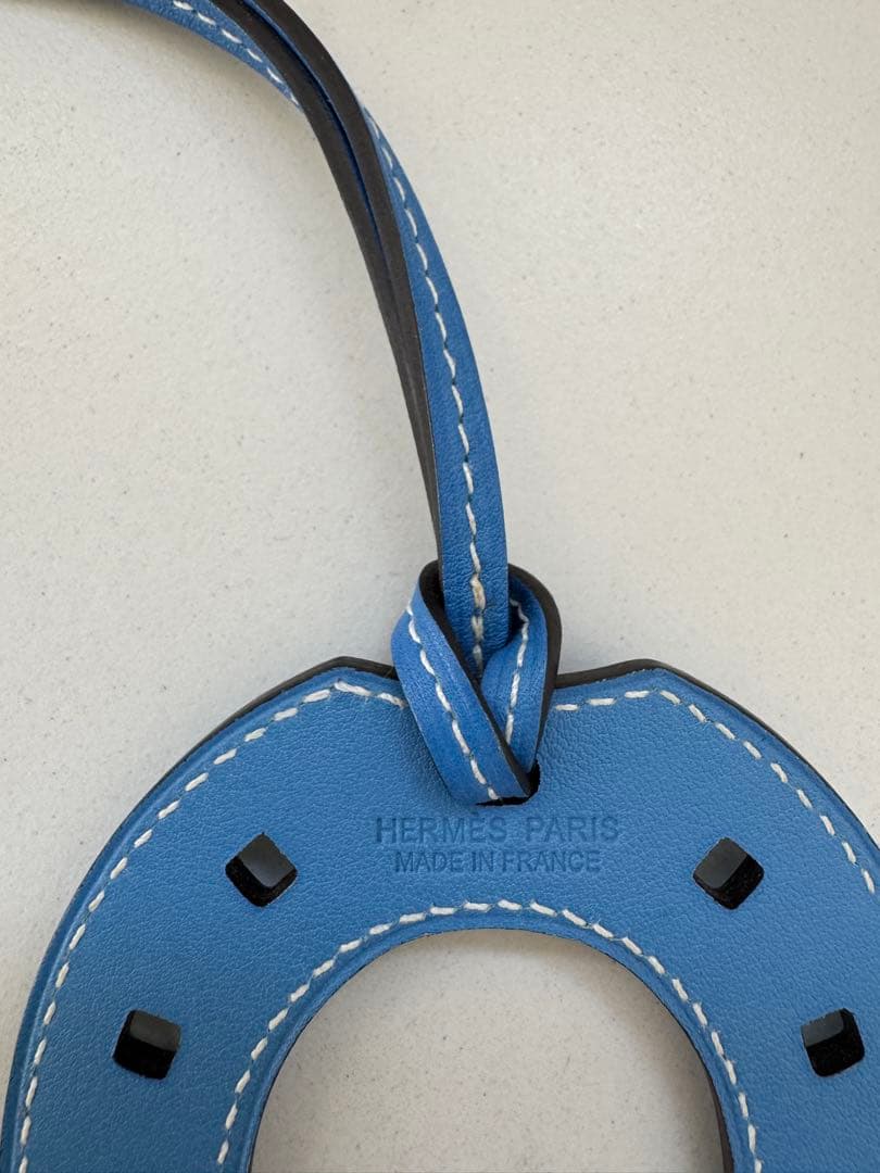 HERMES エルメス馬蹄型レザーチャーム　青　美品