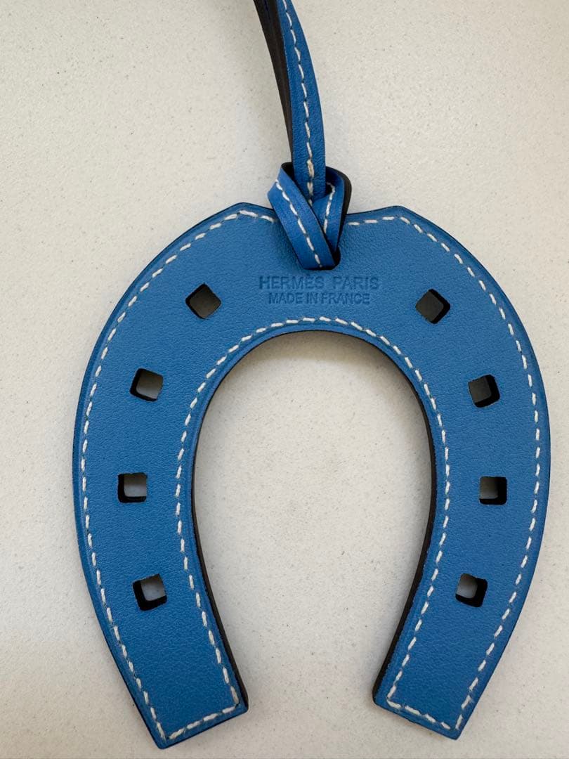 HERMES エルメス馬蹄型レザーチャーム　青　美品