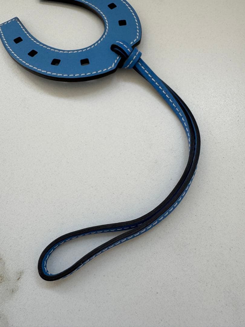 HERMES エルメス馬蹄型レザーチャーム　青　美品