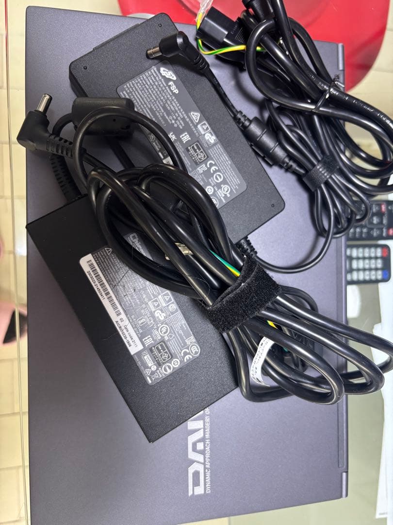 【ジャンク】mouse ノートPC 、充電器2個付き（純正＋互換）