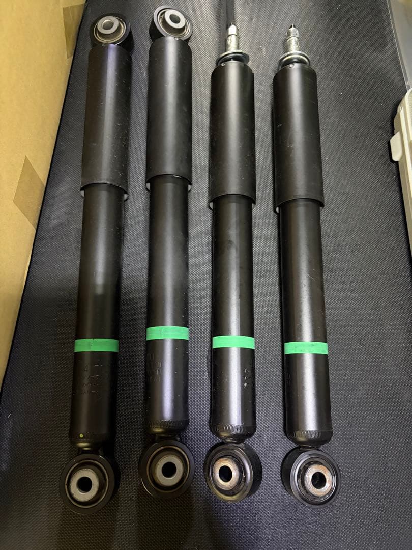 ジムニーシエラ　JB74 純正ショックアブソーバー