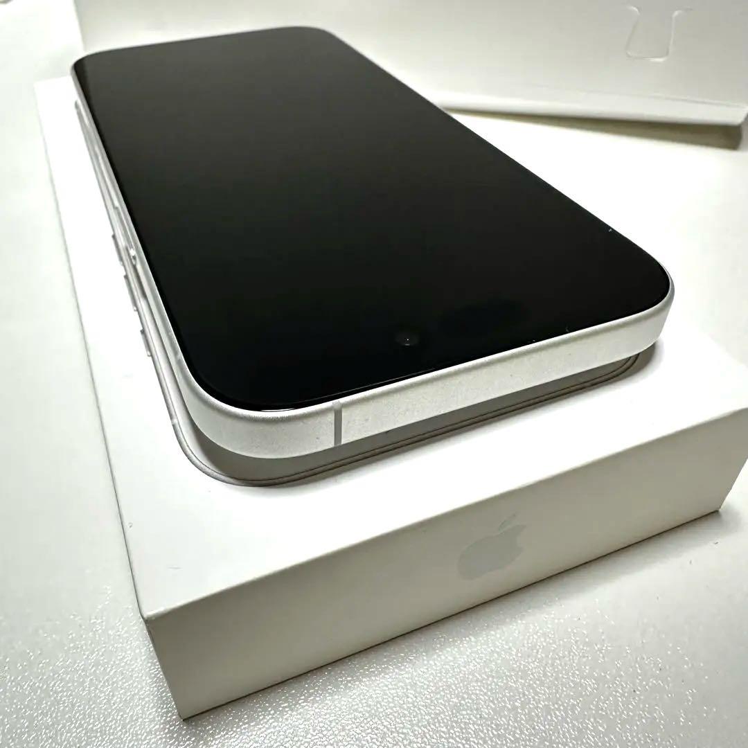 【極美品】iPhone 16 256GB ホワイト SIMフリー
