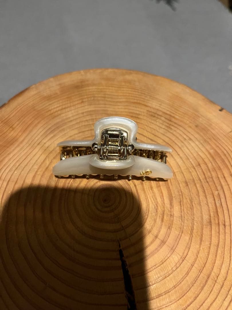 acca ヘアクリップ　パールホワイト　M 完売品　アッカ