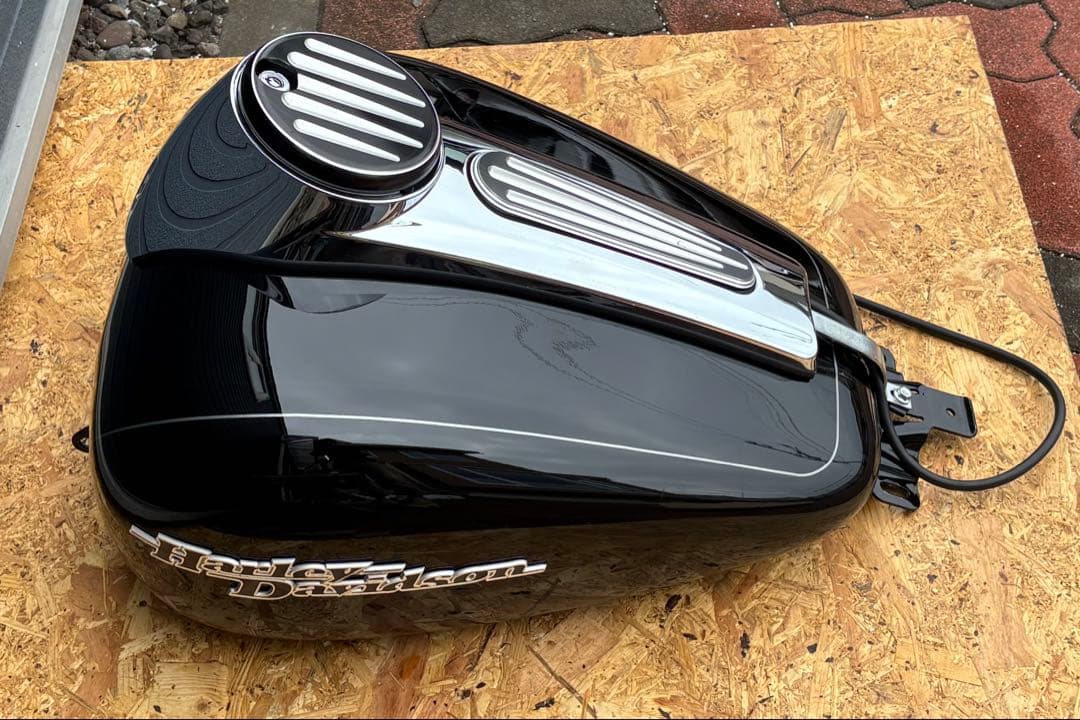 ハーレーダビッドソン　FLHX ストリートグライド　ガソリンタンク　中古品