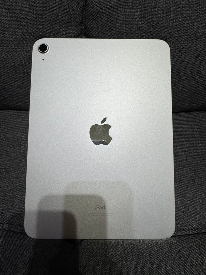 美品　iPad 第10世代　シルバー　64GB おまけ付き