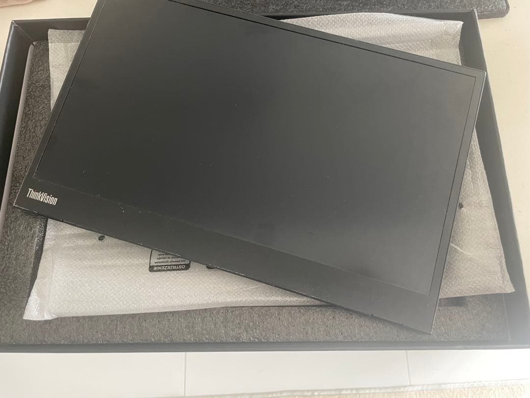 Lenovo ThinkVision モニター