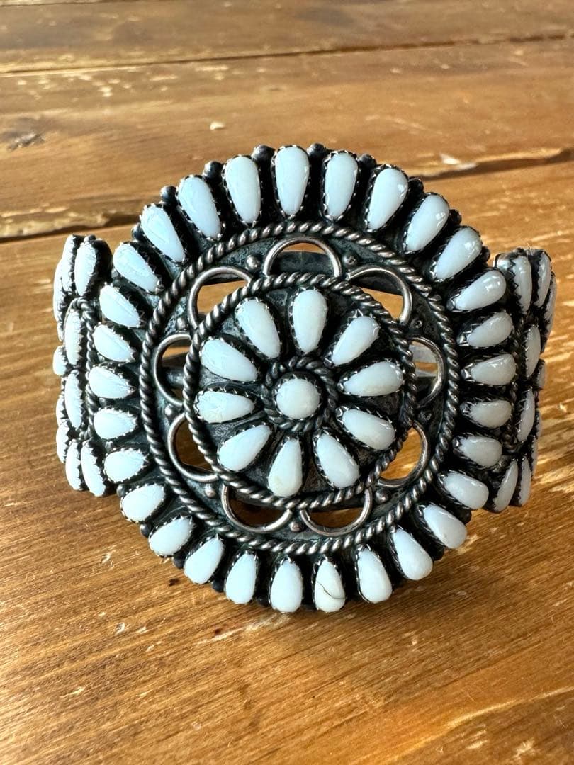 インディアンジュエリ⭐︎ズニ族　ニードルポイントバングル