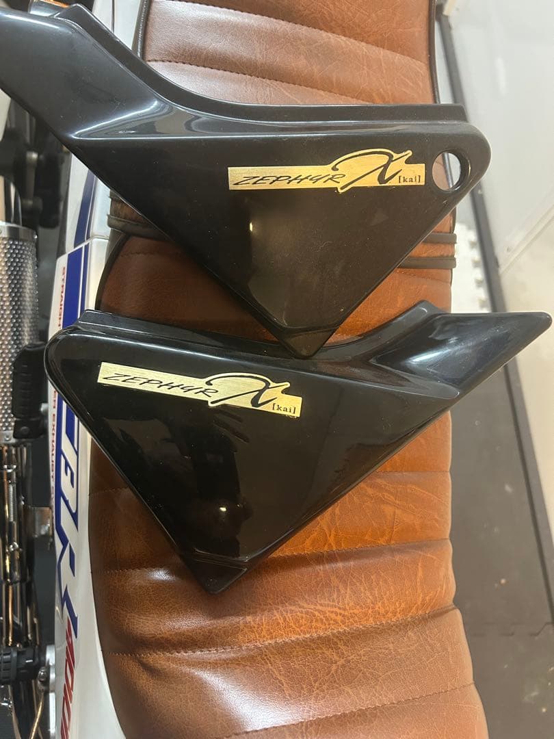 ゼファーχ外装、タンク、サイドカバー、テールカウル