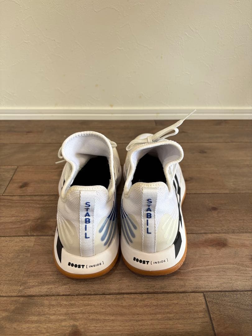 adidas バレーボールシューズ ホワイト/ブルー/ブラック