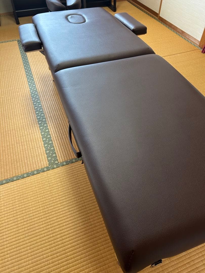 折りたたみ式施術ベッド