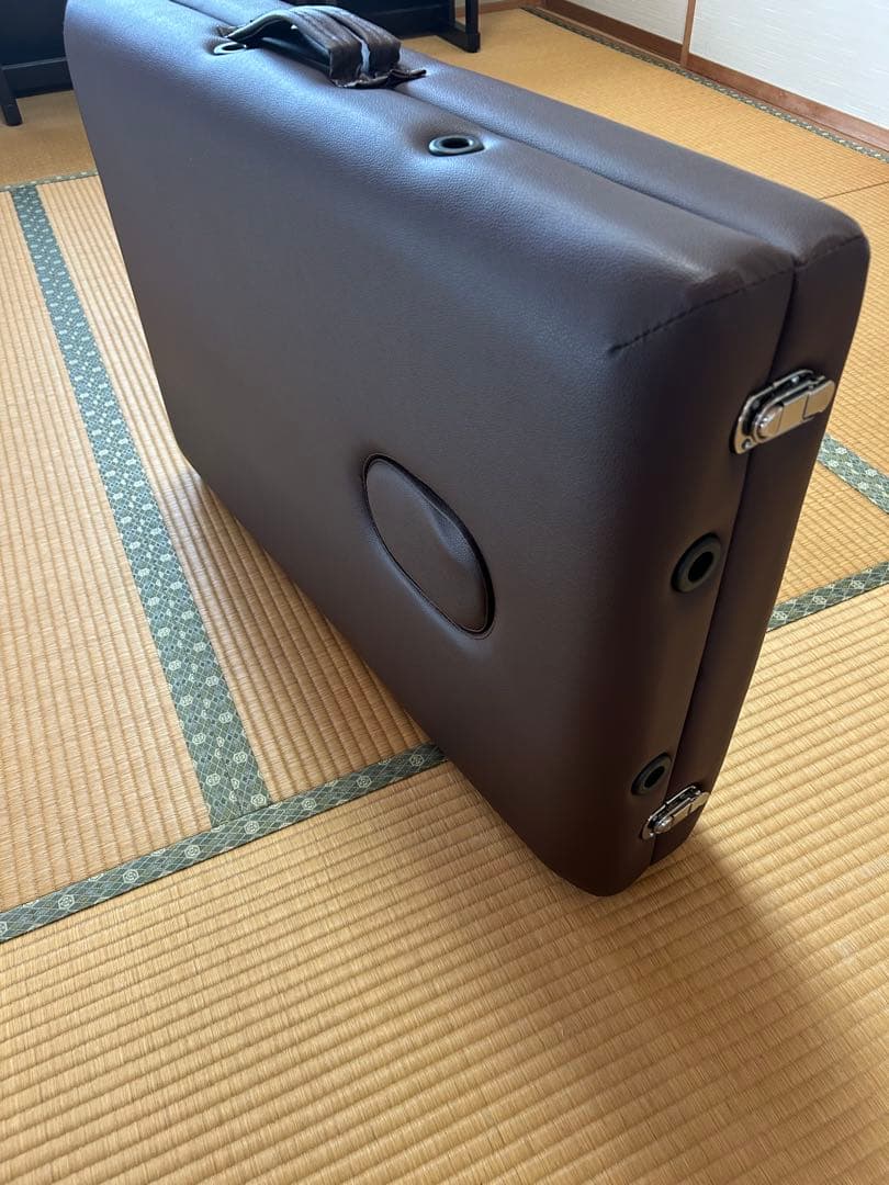 折りたたみ式施術ベッド