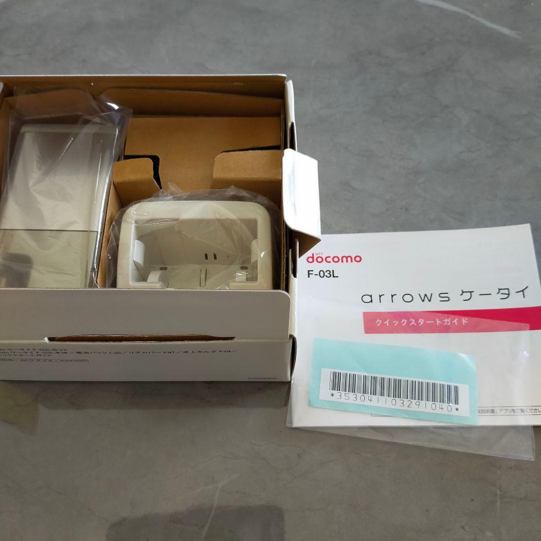 ★docomoＦ-03★arrows　SIMロック解除済　シルバー　ナノシム4G