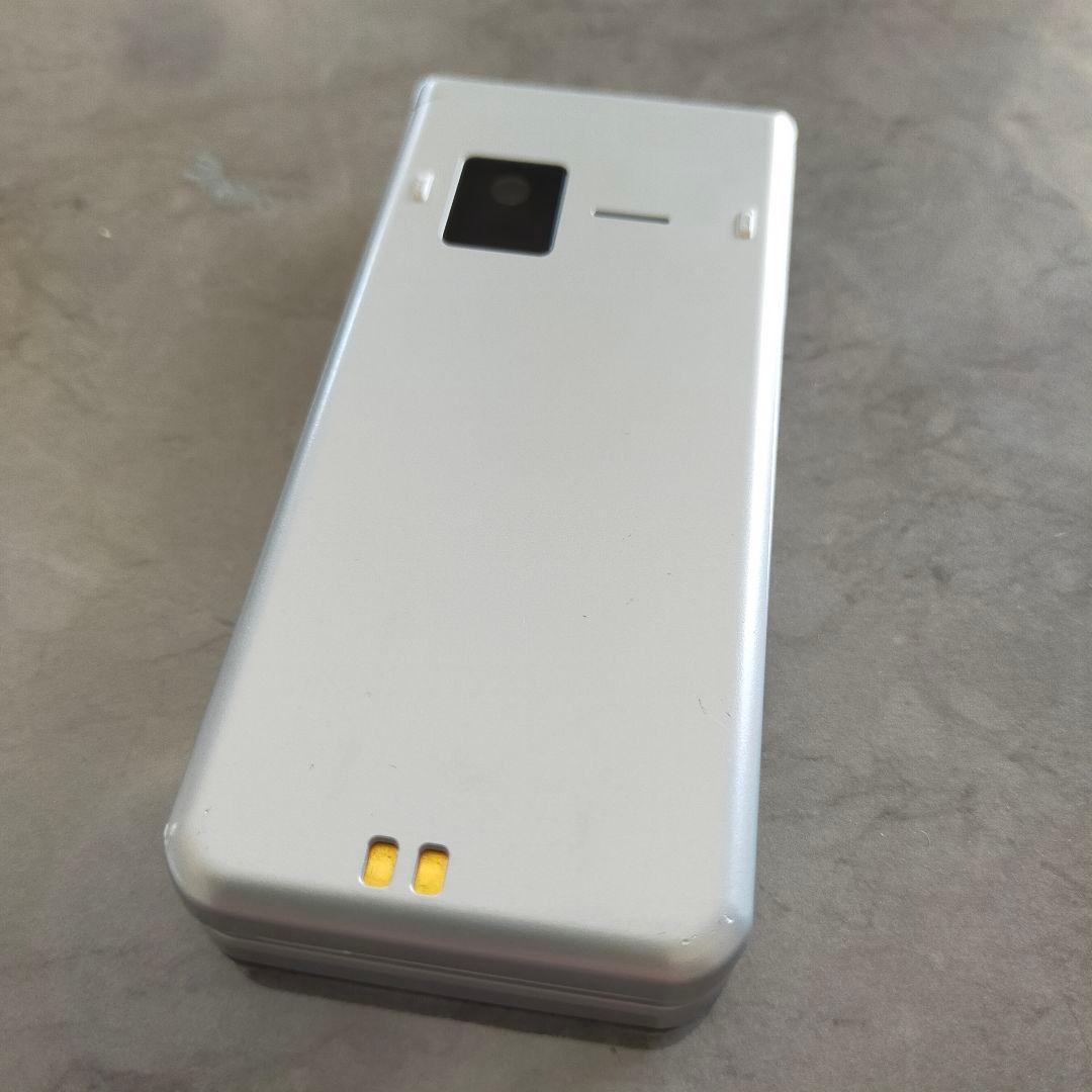 ★docomoＦ-03★arrows　SIMロック解除済　シルバー　ナノシム4G