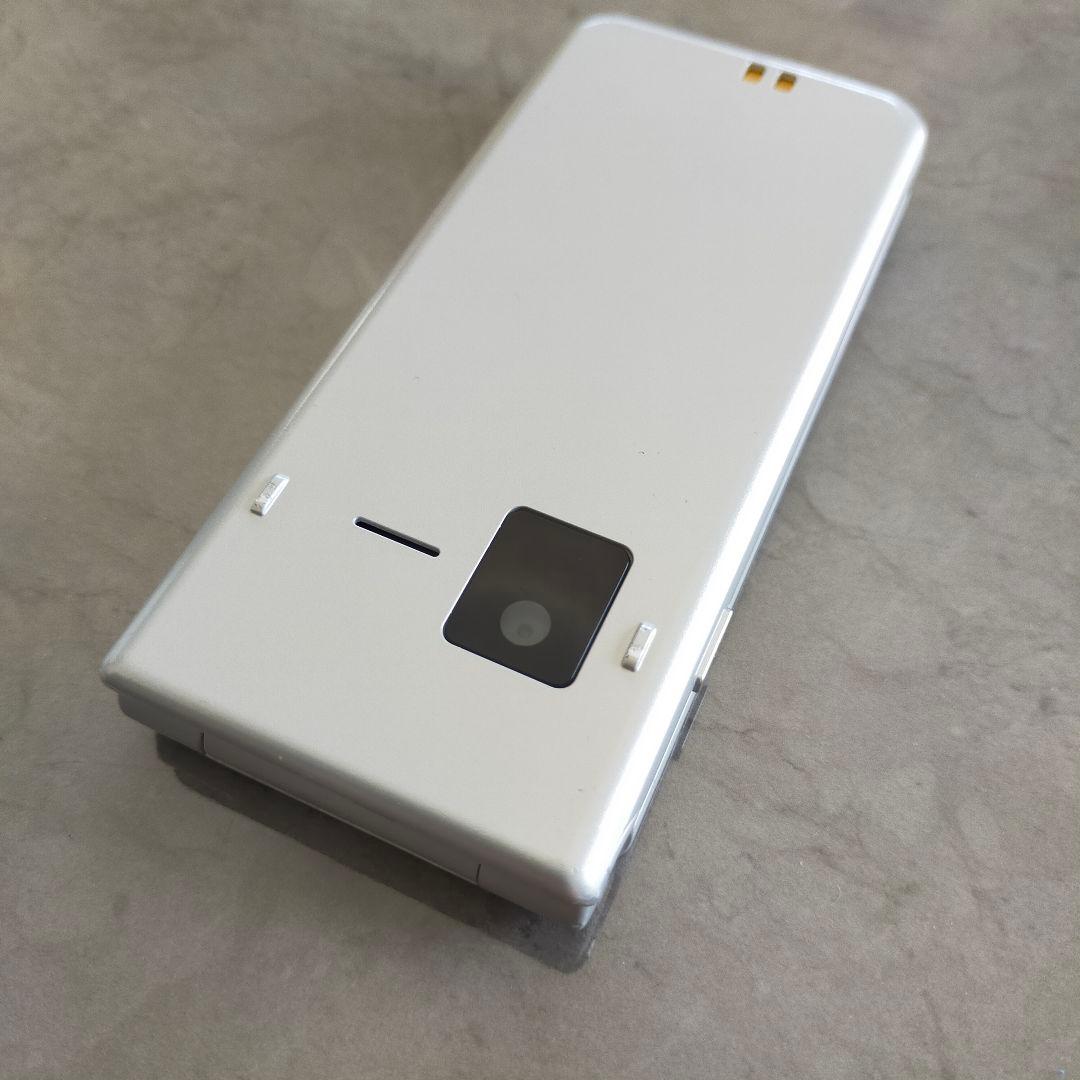 ★docomoＦ-03★arrows　SIMロック解除済　シルバー　ナノシム4G