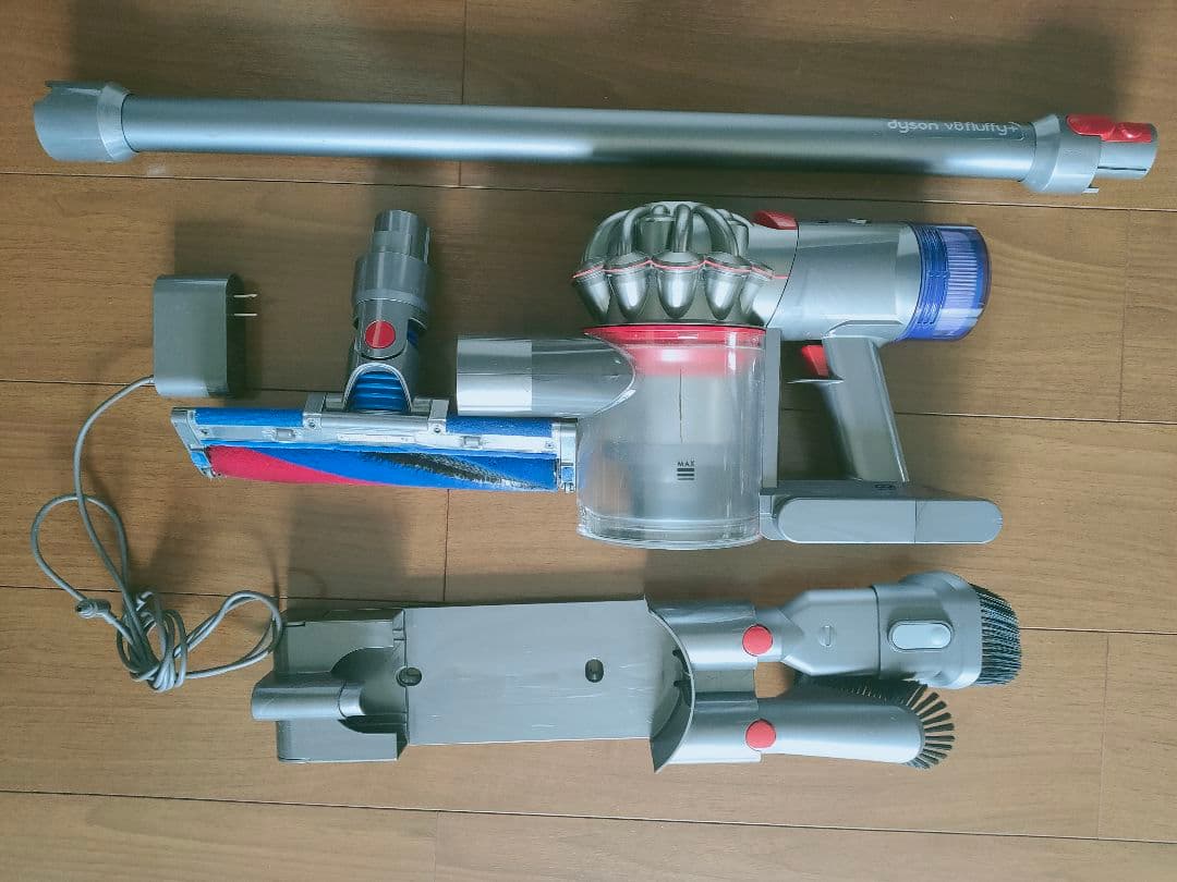 dyson v8 fluffy + SV10K SLM2 中古品動作確認済み。