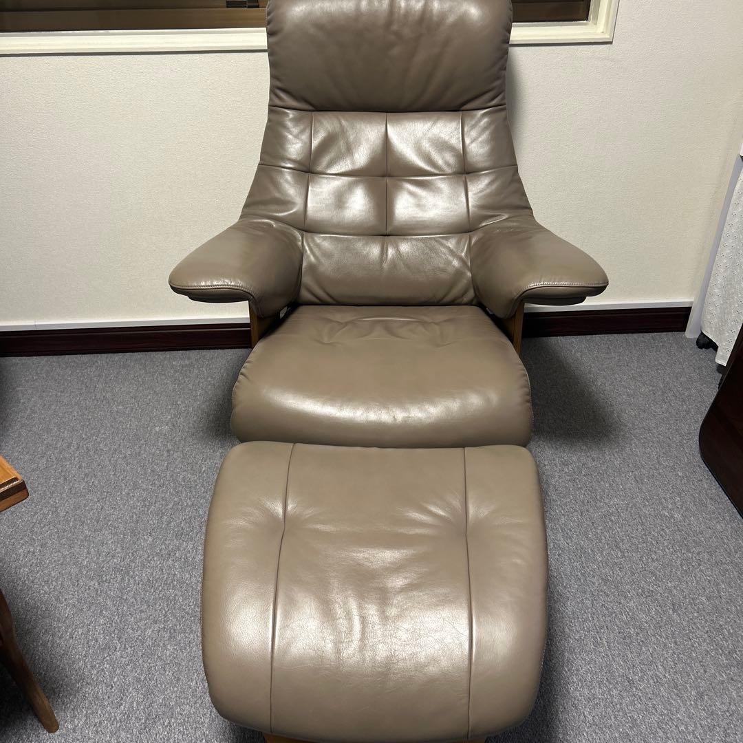 カリモク　ザファースト　(オットマンと同時購入)