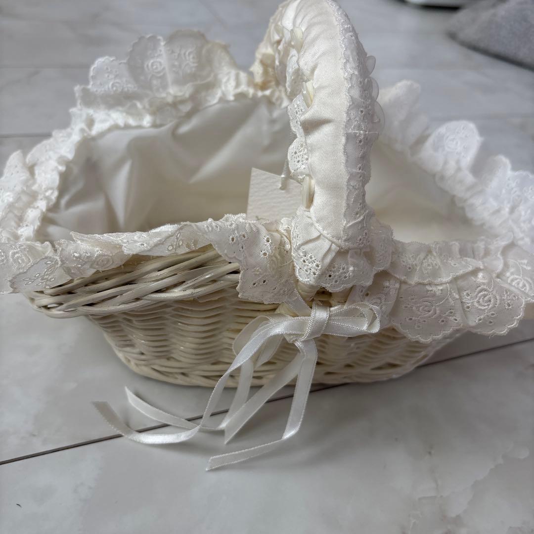 ルプラ　白いレース付き小物入れバスケット