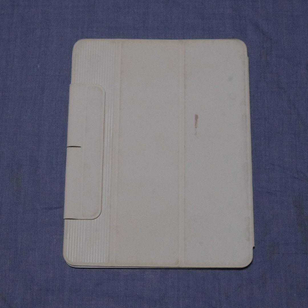 iPad Pro 12.9インチ 第4世代（白カバー、黒ケース付き）