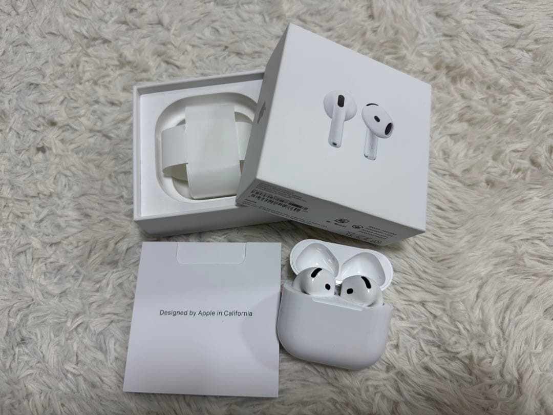 美品！Apple AirPods4 本体 ホワイト 充電ケース付き