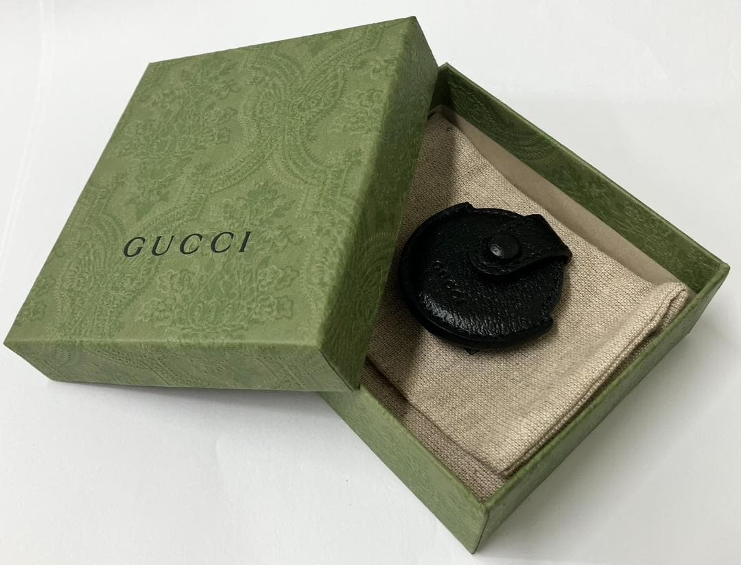 新品未使用　レア品　グッチ　GUCCI　AirTag ホルダー　アップル　レザー