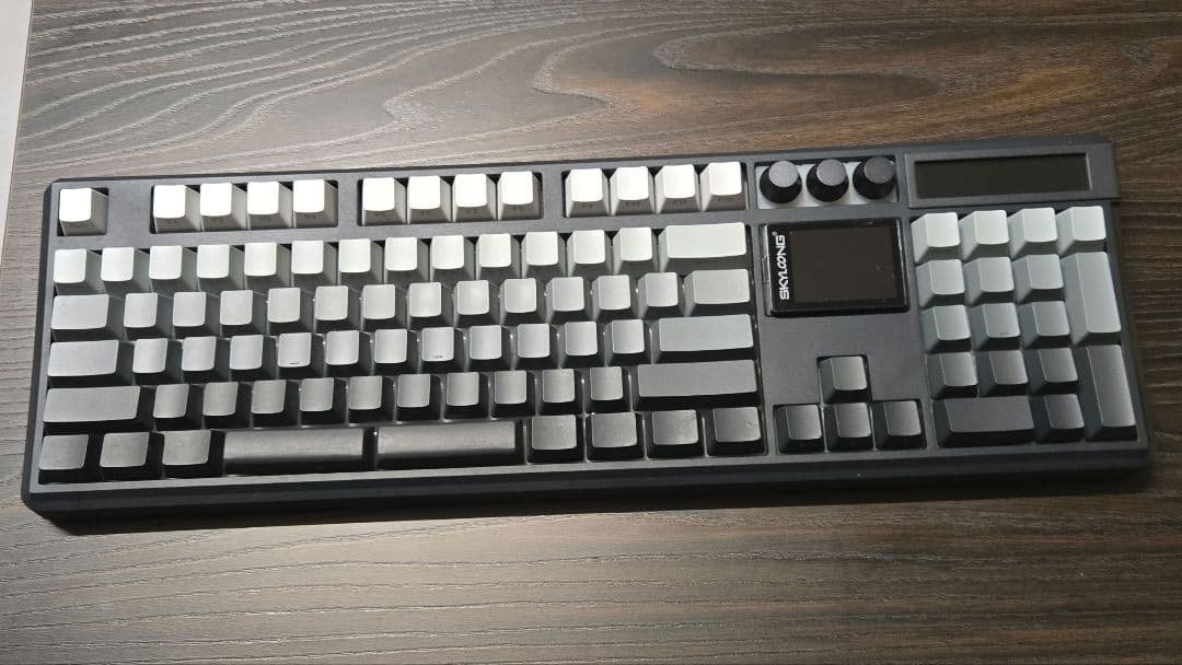 SKYLOONG グレー/ブラックキーボード 本体　Bluetooth　RGB