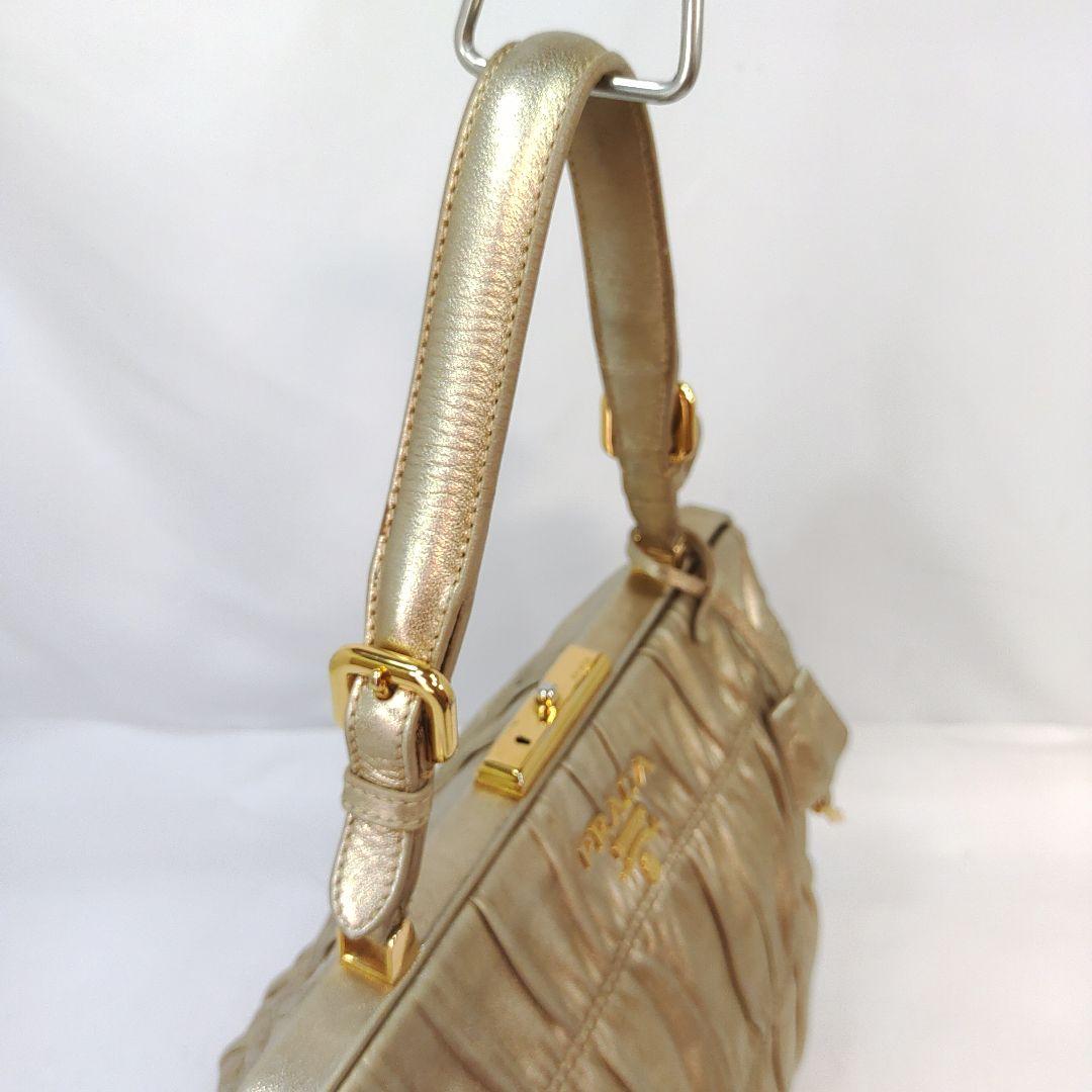 【美品】プラダ ハンドバッグ がま口 ギャザー レザー ギャラ付 ゴールド