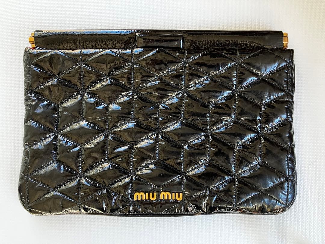 miumiu エナメルクラッチバッグ　ミュウミュウ