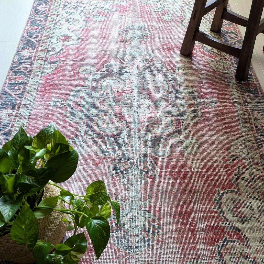 101×200 擦れた赤メダリオン　トルコヴィンテージラグ