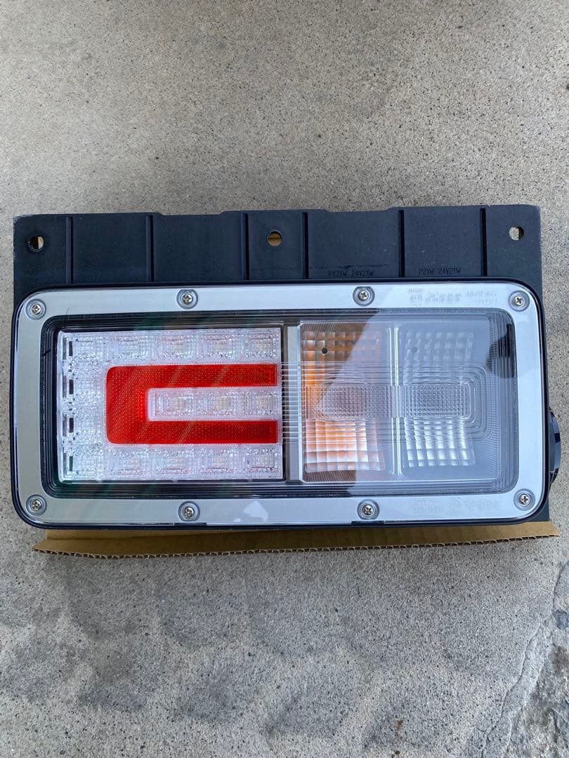 LEDテールランプ 小糸製 日野純正 新車外し