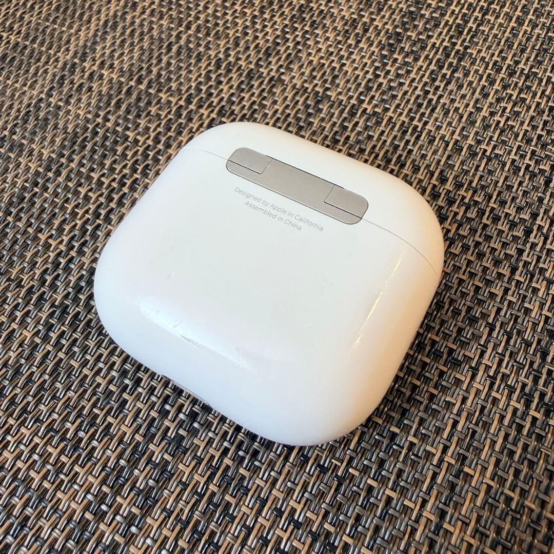 美品⭐️AppleAirPods4 USB-C充電ケース付き ワイヤレスイヤホン