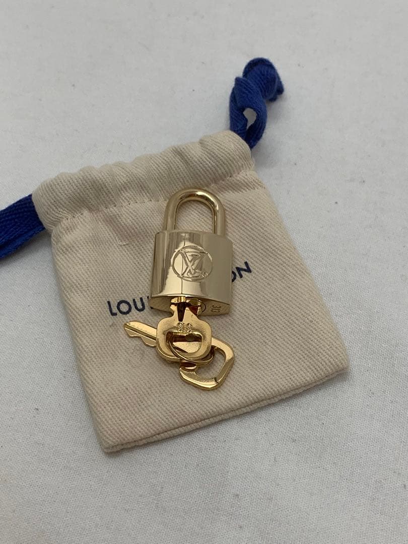 Louis Vuitton ゴールドチャーム 鍵付き