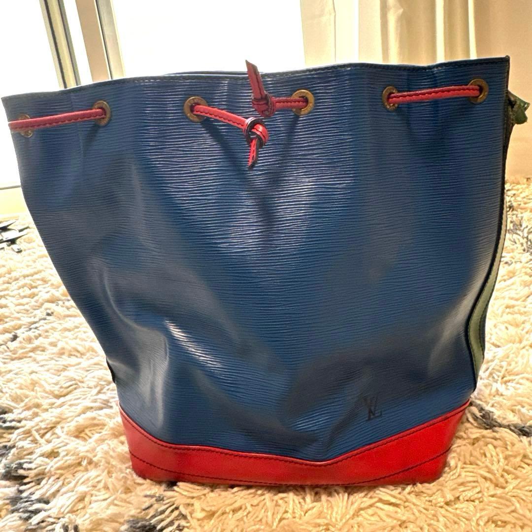 Louis Vuitton エピレザー バケットバッグ