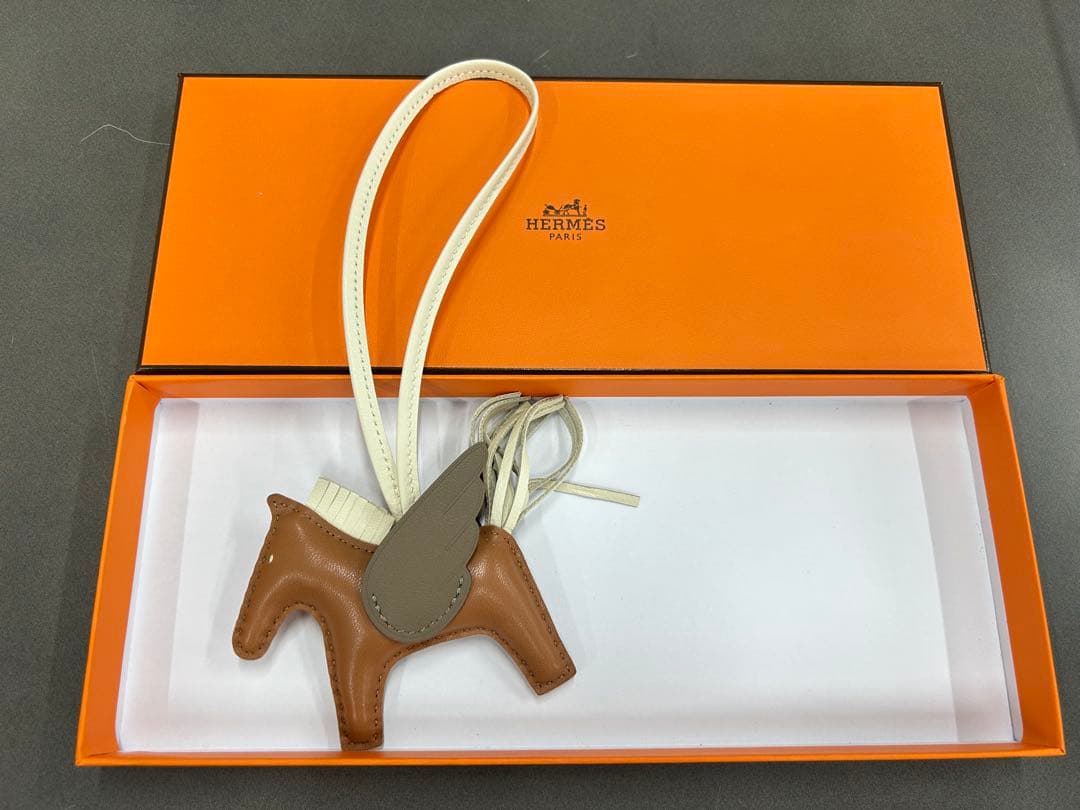 エルメス　ロデオチャームペガサスPM 2025年K刻印　ゴールド　クレ　エトープ