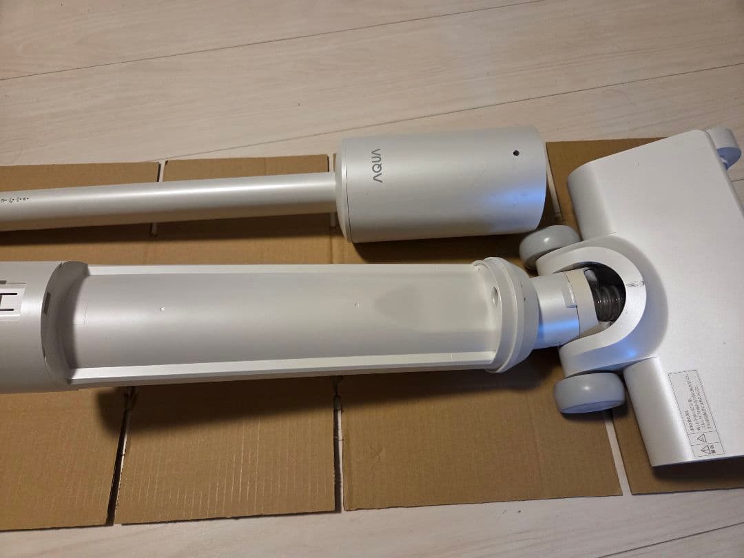 アクア AQUA コードレススティック水拭き掃除機 AQC-WX1P-W