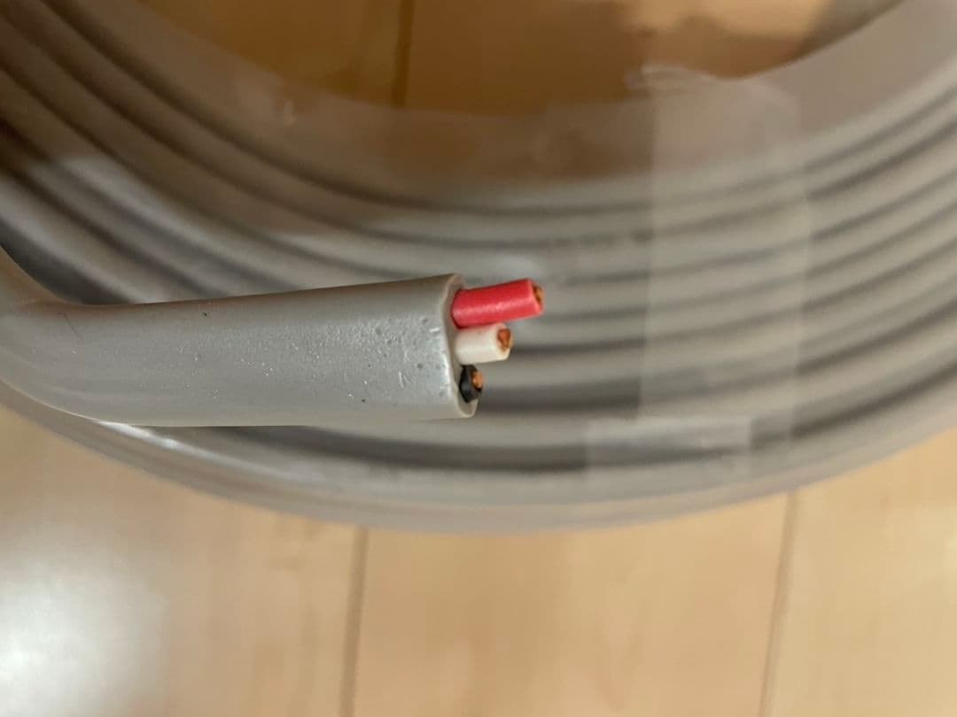 ケーブル100巻き　VVF 2.0-3c　黒白赤