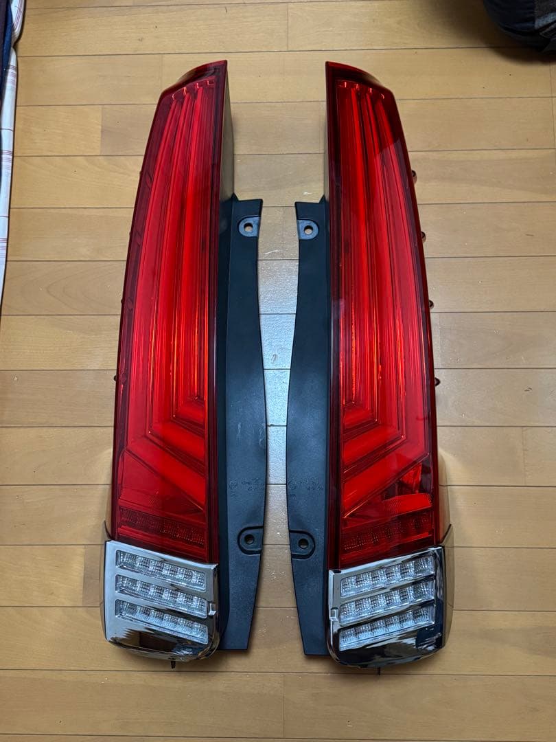 VALENTI 80 ノア・ヴォクシー・エスクァイア ジュエルLEDテールランプ