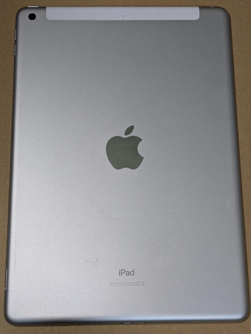 iPad 第8世代 32GB WI-fi+Cellularモデル シルバー
