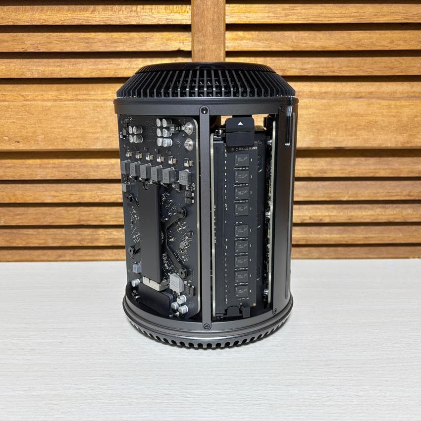 Mac Pro(Late 2013)　 3.5GHz・32GB・500GB