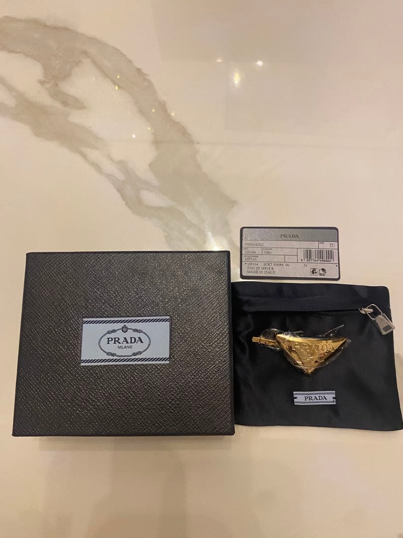 PRADA ゴールドメタルヘアアクセサリー(2点セットではなく、1点のみ)