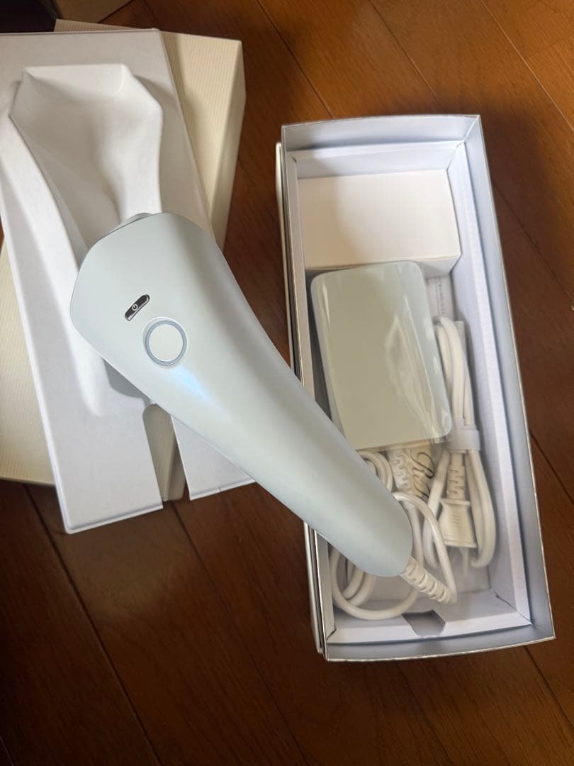 リファエピクール　脱毛器 ホワイト 本体と付属品